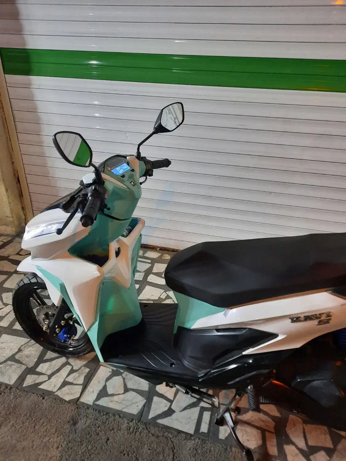 کلیک نیوفیس 1402|موتورسیکلت|رشت, چمارسرا|دیوار