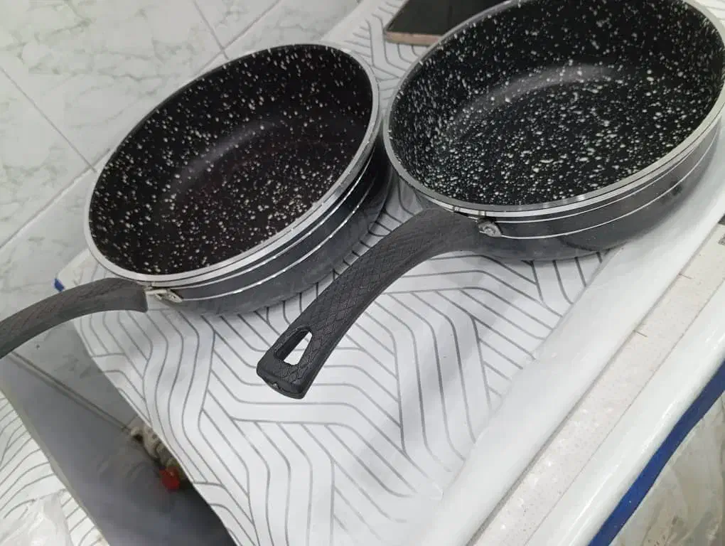 ماهیتابه تفلون ۳تیکه و قابلمه های روحی ۴تیکه|ظروف پختوپز|آمل, |دیوار