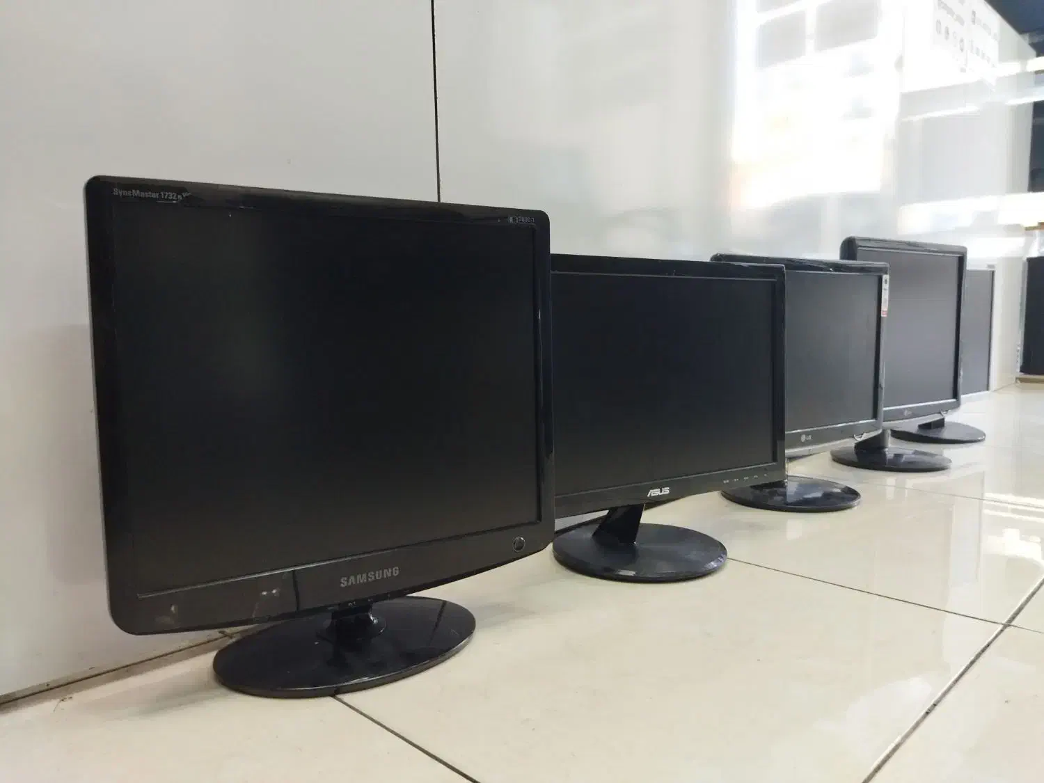 مانیتور برای دوربین مداربسته و اداری LG . Samsung|قطعات و لوازم جانبی رایانه|فردیس, فردیس|دیوار