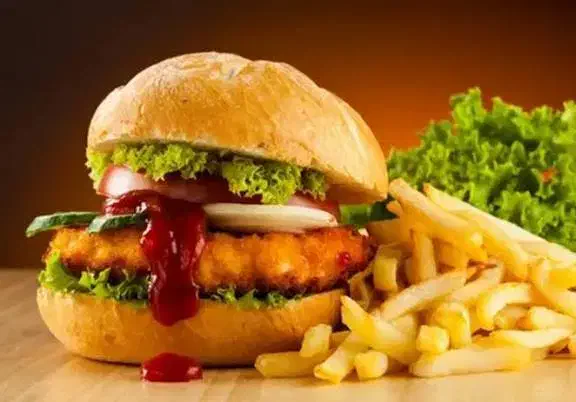 استخدام اشپز‌ حرفه ای برای کار در فست فود|استخدام خدمات فروشگاه و رستوران|آباده, |دیوار