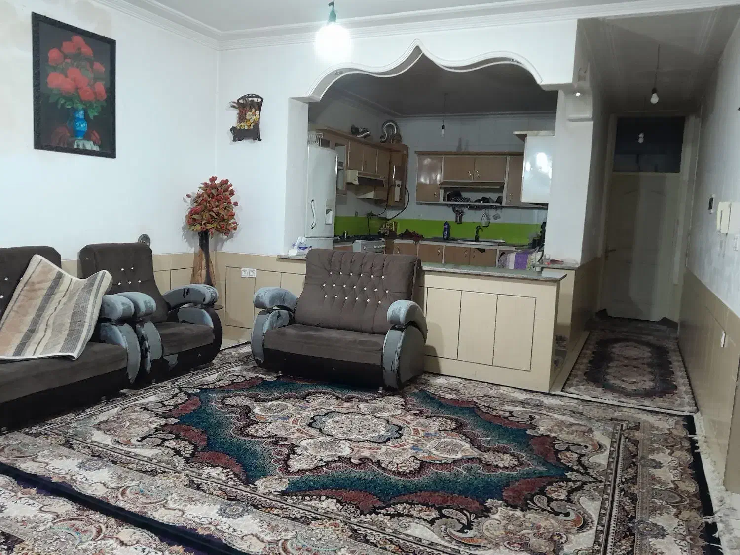 طبقه بالا ۲خواب درب از ساختمان شیک تخلیه فوری|اجارهٔ خانه و ویلا|شیراز, جانبازان|دیوار