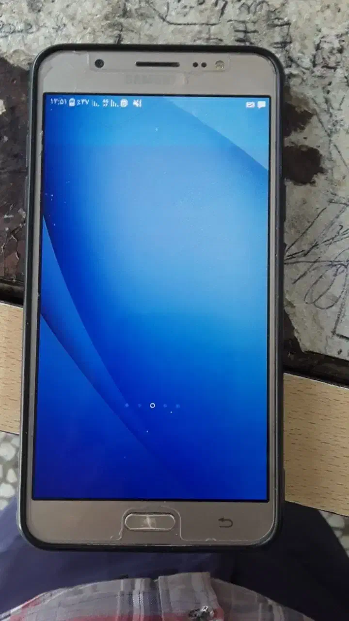 فروش گوشی سامسونگ مدلj7 سالم رنگ بژ|موبایل|رشت, شهرک قدس|دیوار