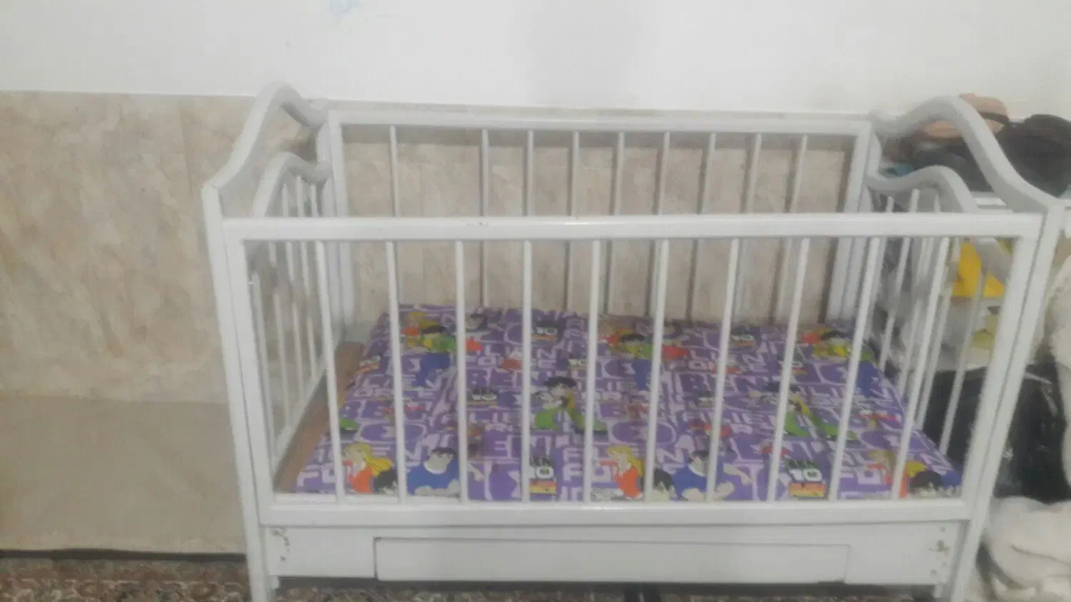 تخت بچه|تخت و صندلی بچه|مشهد, ایثارگران|دیوار