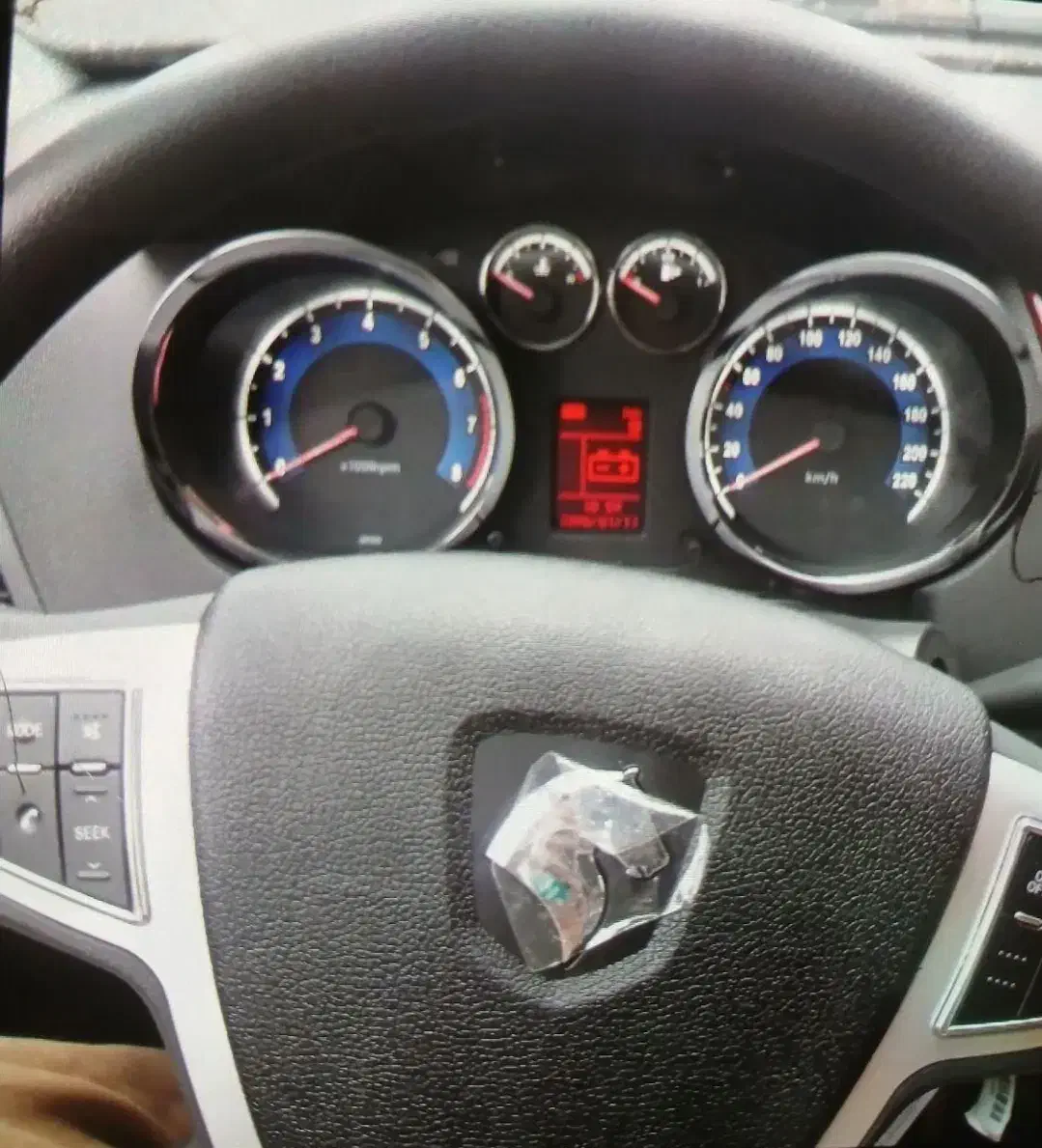 دنا پلاس ۱۴۰۳ سفید ۵ دنده خشک|خودرو سواری و وانت|قم, شهرک امام حسین|دیوار