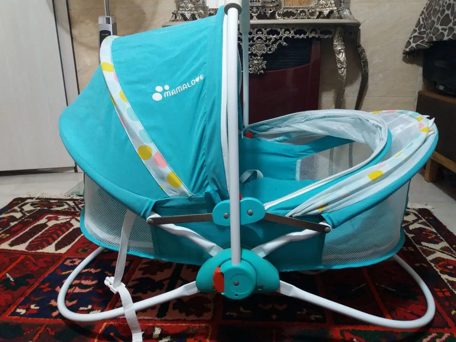 تخت گهواره و کریر نوزاد برند خارجی سالم وتمیز|تخت و صندلی بچه|شاهین‌شهر, سعدی شمالی|دیوار