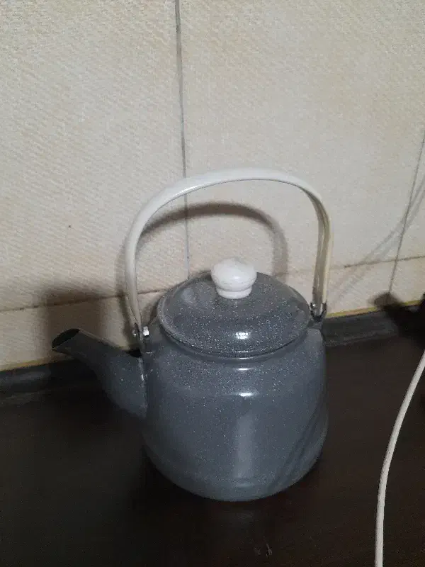 کتری استفاده شده|قوری، کتری، قهوه‌ساز دستی|رشت, دیانتی|دیوار