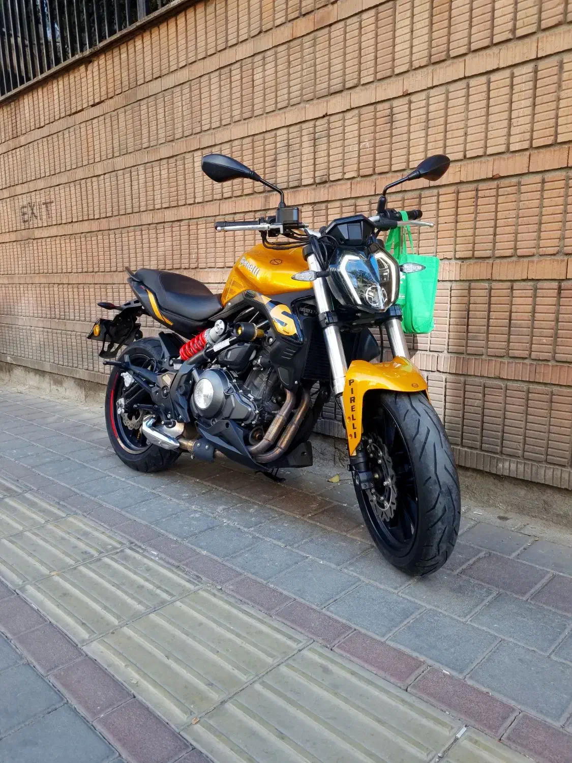 بنلی دو سیلندر 300 طلایی|موتورسیکلت|تهران, سنائی|دیوار