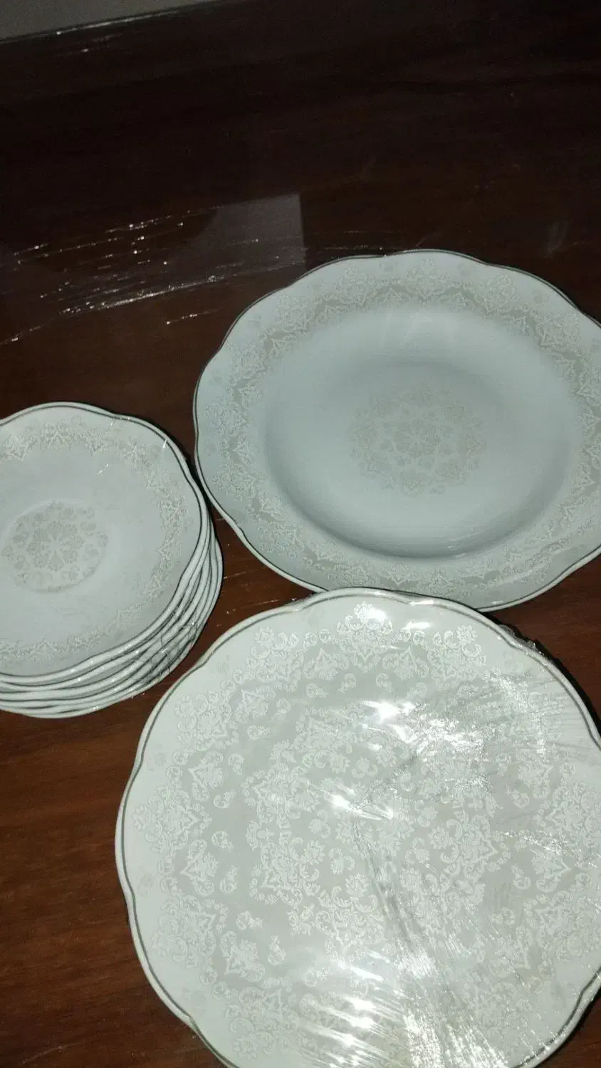 سرویس چینی ۱۲نفره مقصود|ظروف سرو و پذیرایی|مشهد, انقلاب|دیوار