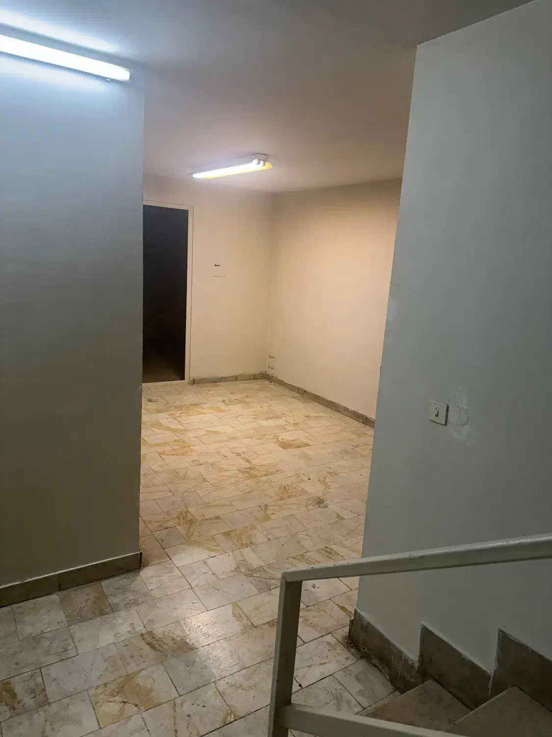 زیر همکف ۸۵ متر