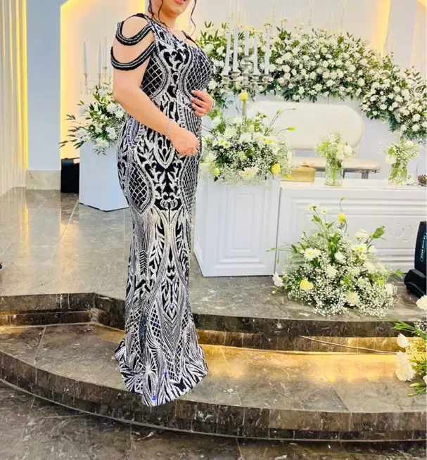 لباس مجلسی|لباس|صومعه‌سرا, |دیوار