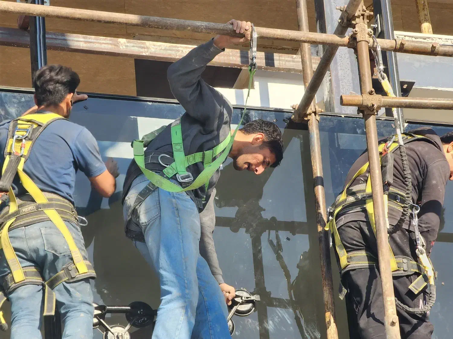 کابین دوش سکوریت کرکره برقی پارتیشن و نرده شیشه ای|خدمات پیشه و مهارت|قم, بکایی|دیوار