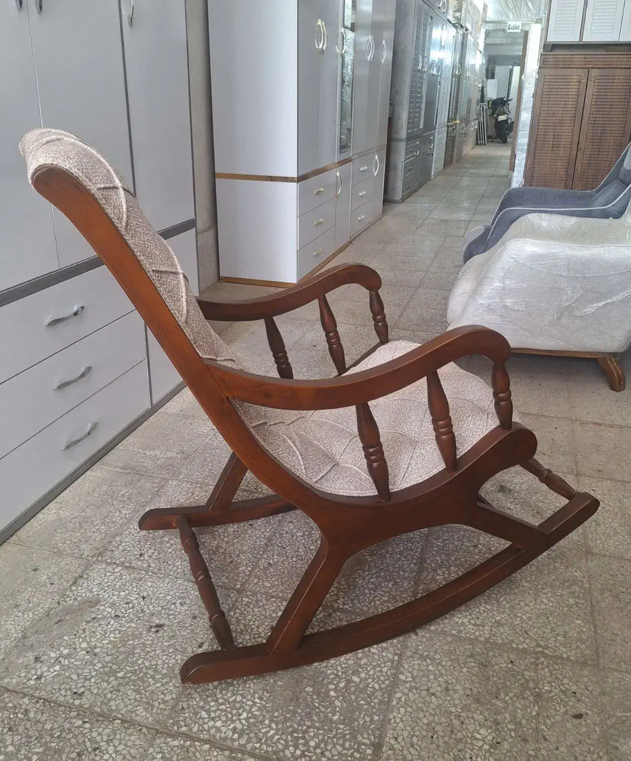 صندلی مادر بزرگ /خاص/ با اصالت /چوب راش|صندلی و نیمکت|خمینی‌شهر, |دیوار