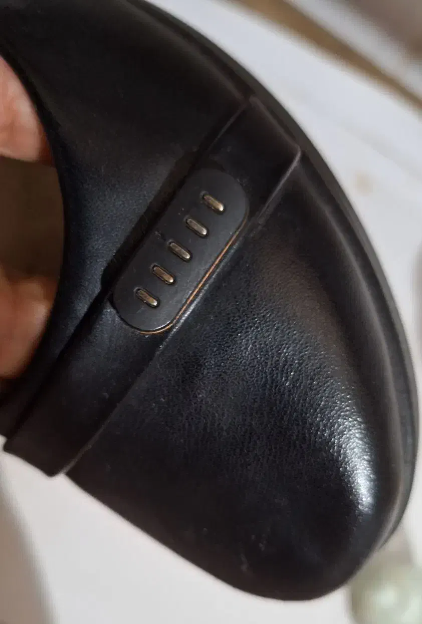 کفش خوش پا|کیف، کفش، کمربند|دهلران, |دیوار