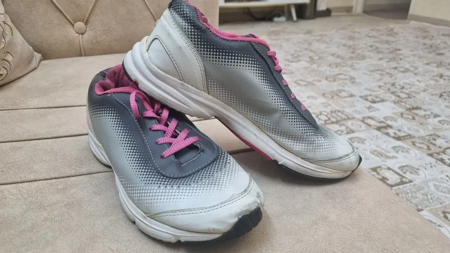 کتونی|کیف، کفش، کمربند|مشکین‌دشت, |دیوار