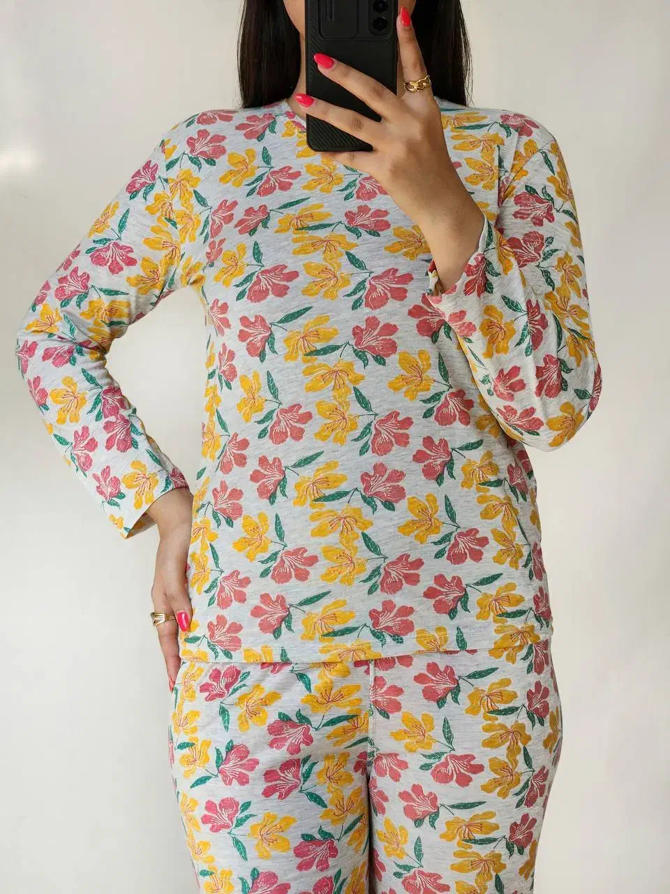 حراج تعدادی لباس تک و محدود با کیفیت|لباس|لاهیجان, امیرشهید|دیوار