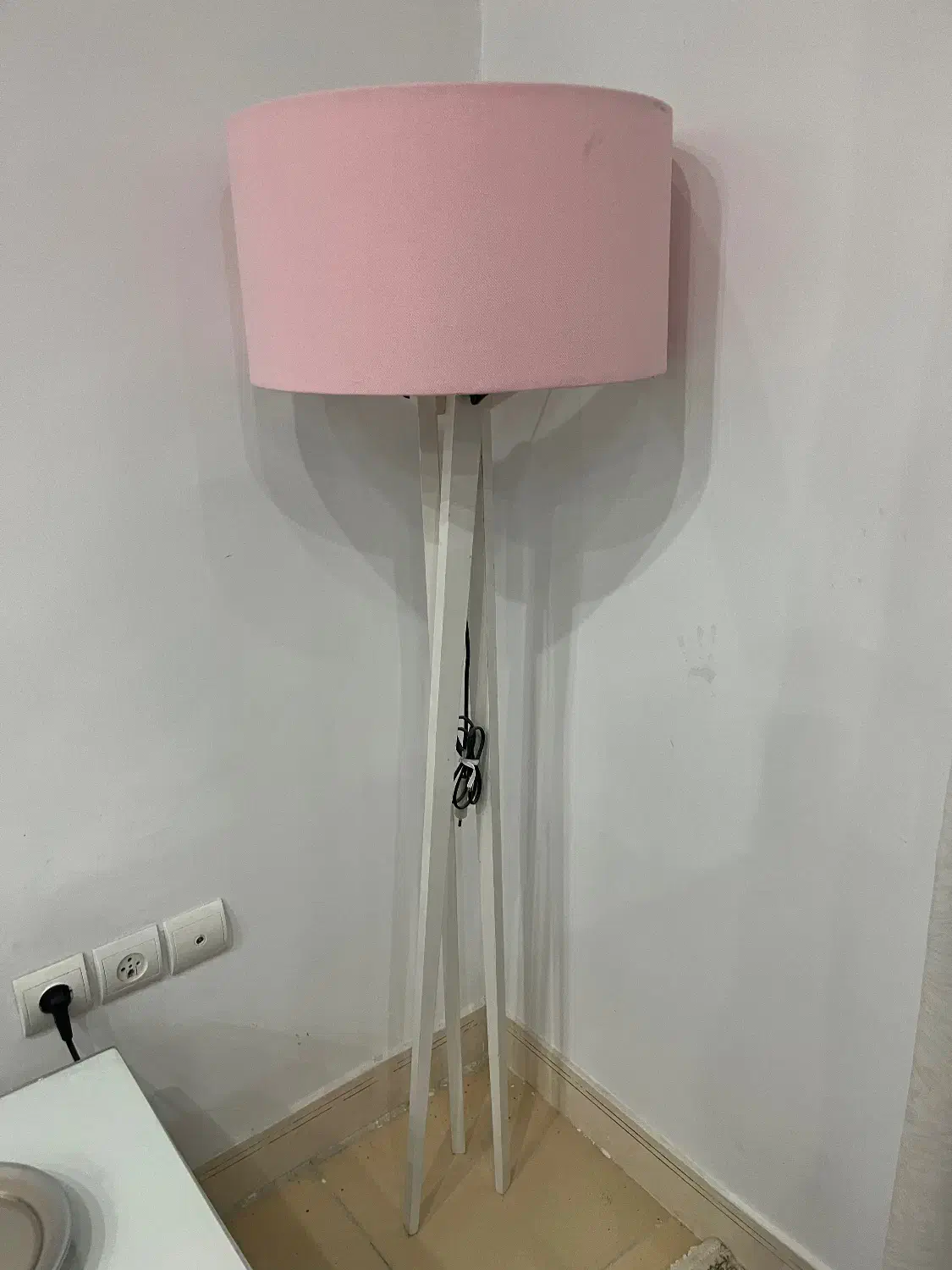 اباژور کنارسالنی|چراغ خواب و آباژور|رباط‌کریم, مسکن مهر آبشناسان|دیوار