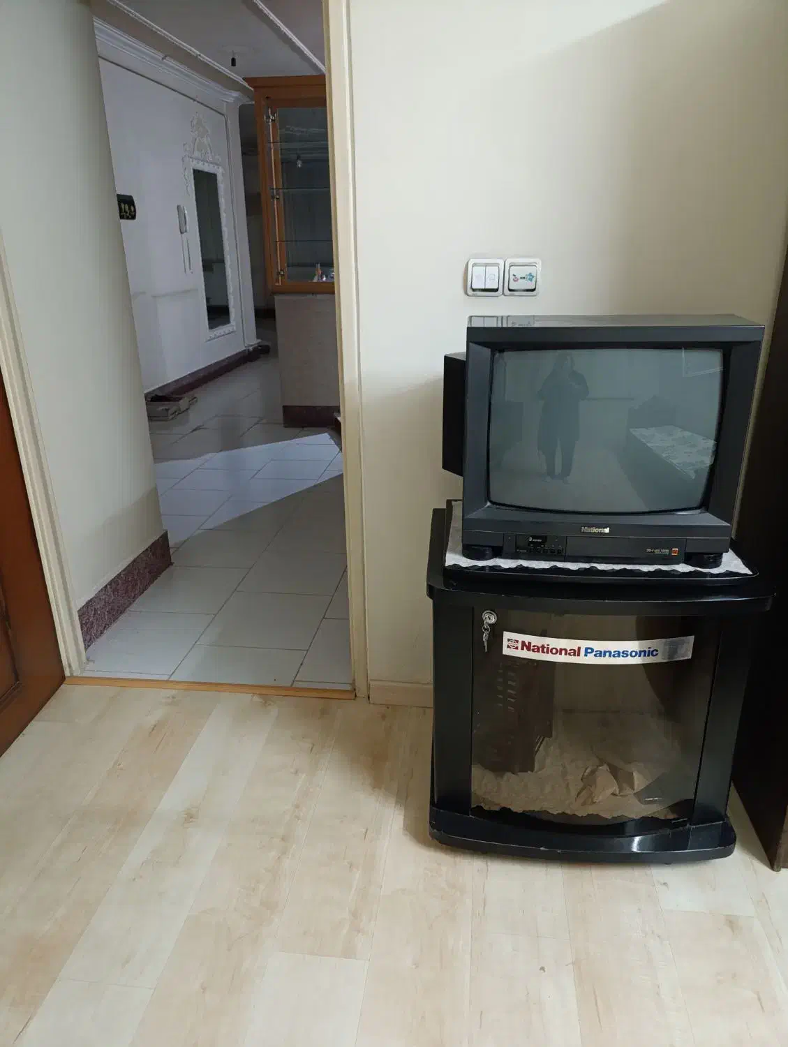 فروش تلویزیون ناسیونال ومیز تلویزیون|تلویزیون و پروژکتور|مراغه, |دیوار