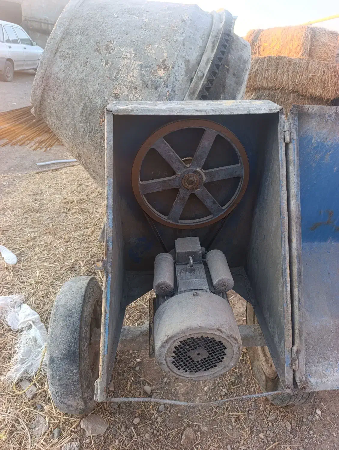 میکسر بتن|ماشین‌آلات صنعتی|زرندیه, |دیوار