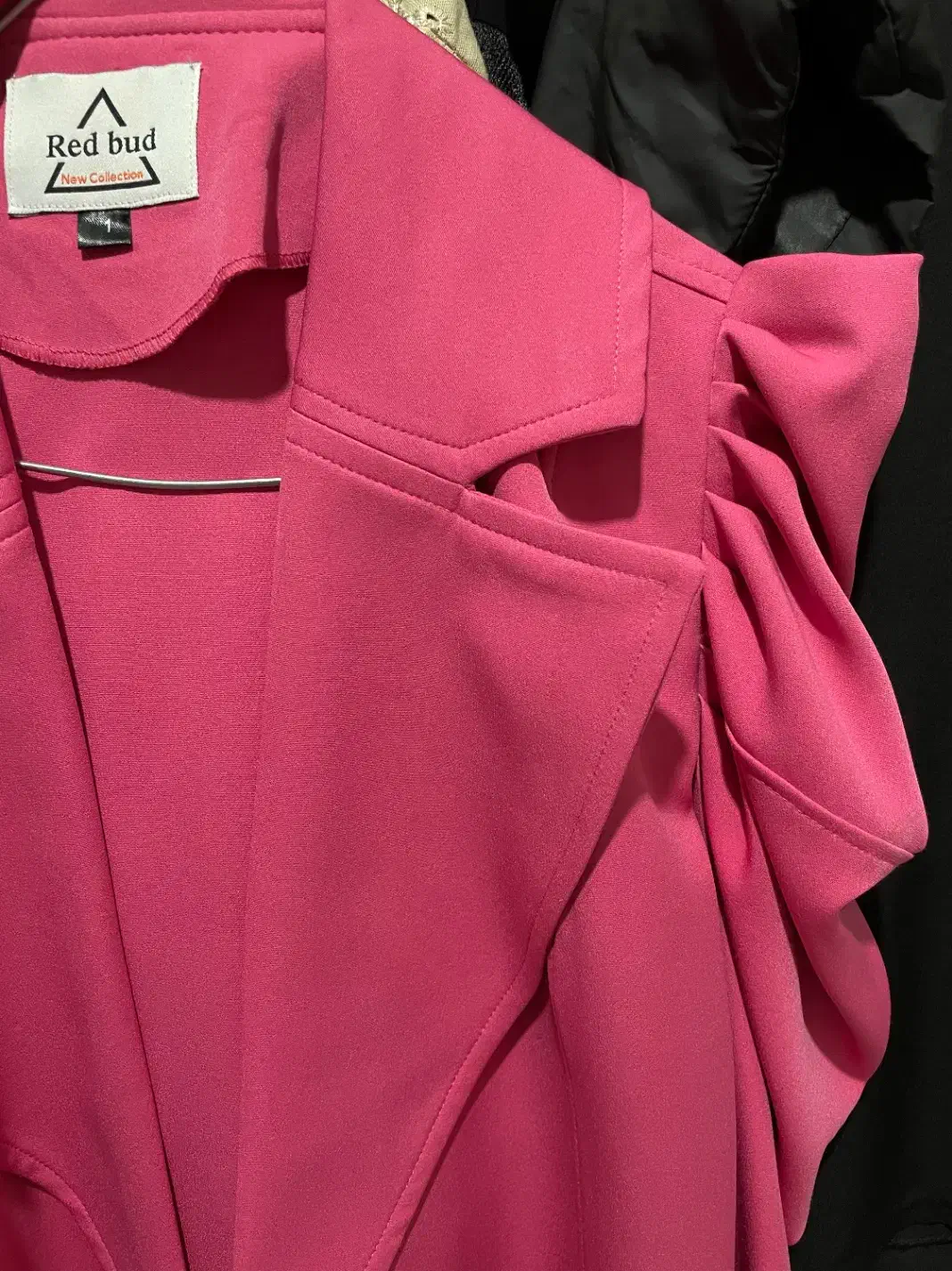 مانتو عروسکی|لباس|اندیشه, اندیشه فاز ۱|دیوار