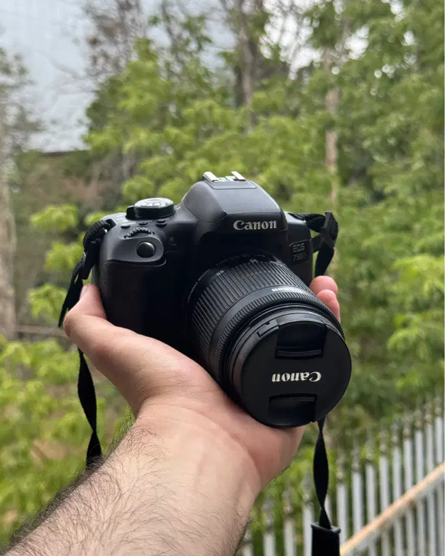 دوربین Canon 750D همراه میکروفون فوق تمیز|دوربین عکاسی و فیلمبرداری|همدان, |دیوار