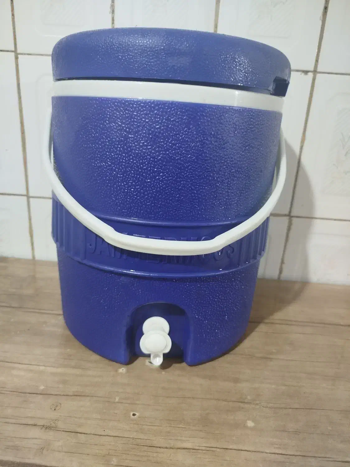 کلمن آب|ظروف نگهدارنده، پلاستیکی، یکبارمصرف|اقبالیه, |دیوار