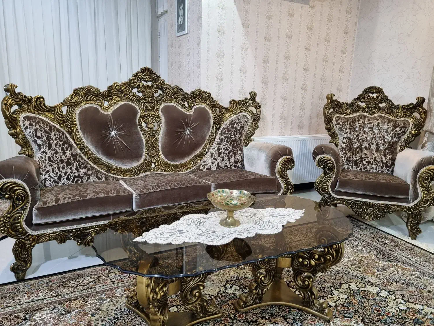 مبل ۹ نفره کاملا نو و سالم همراه با میز|مبلمان خانگی و میز عسلی|اشتهارد, |دیوار