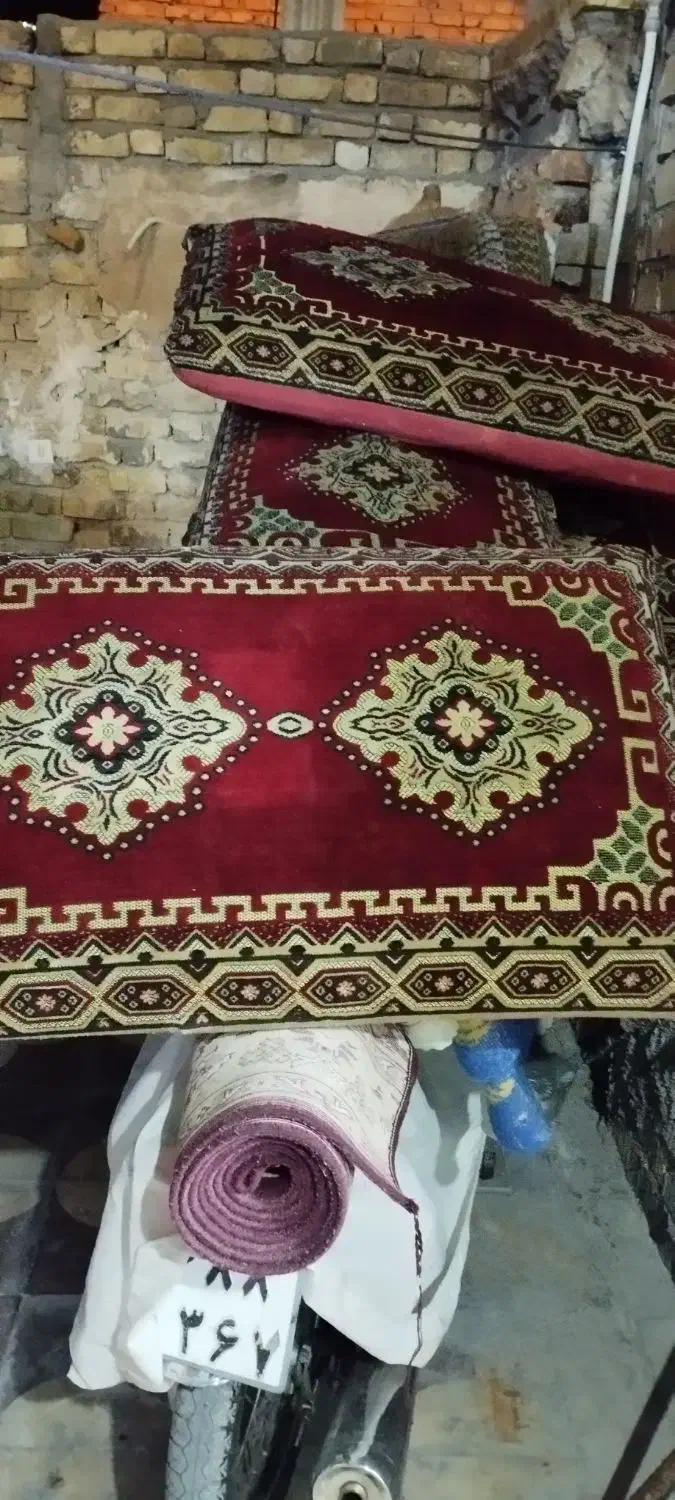 پشتی|پشتی|شیراز, گل سرخ|دیوار