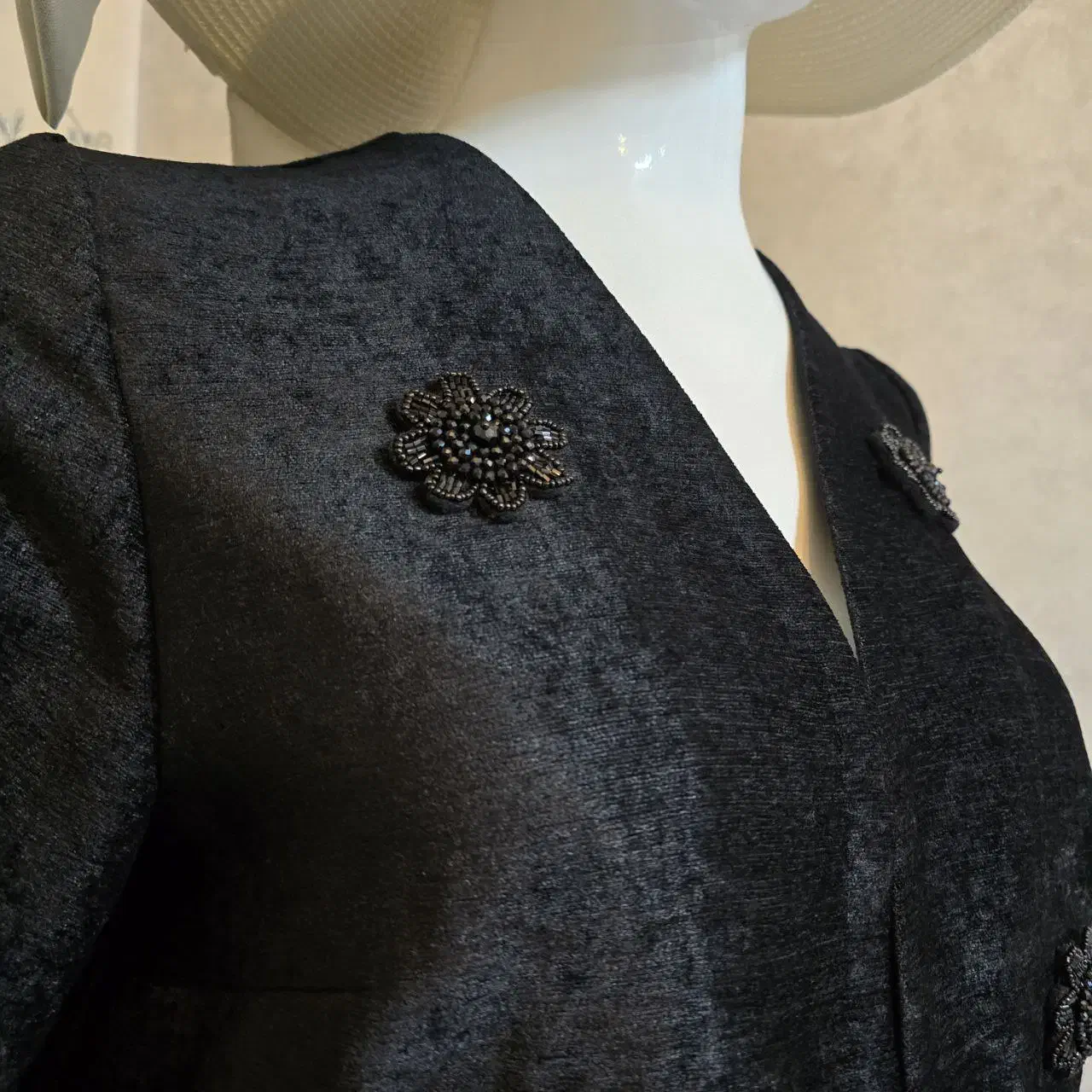 مانتو شانل مخمل سایز بزرگ ۱۲ گل ۵۰ تا ۶۴|لباس|مشهد, گلشور|دیوار