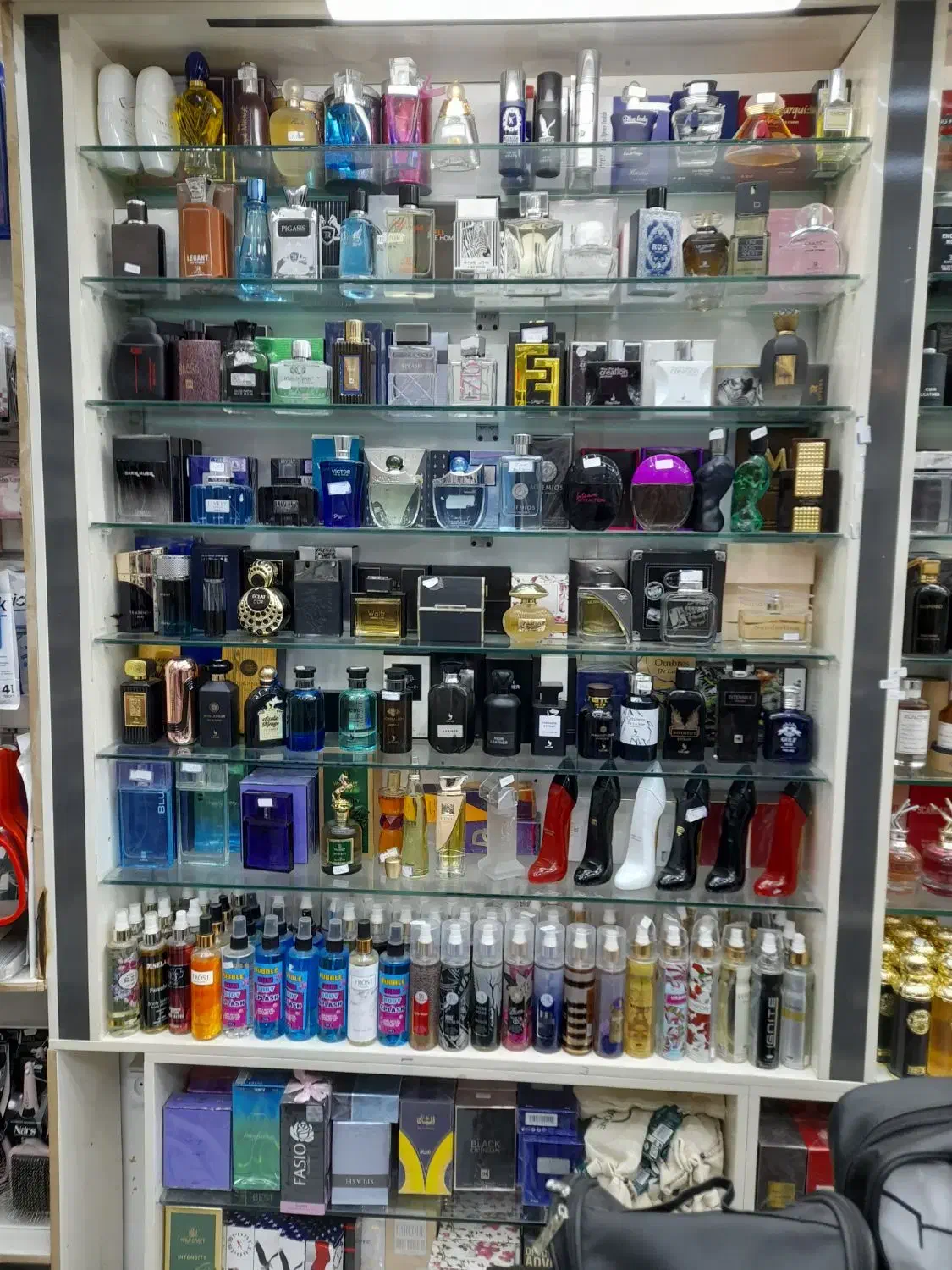 دنیای عطر و آدکلن قیمت مناسب|آرایشی، بهداشتی، درمانی|یاسوج, |دیوار