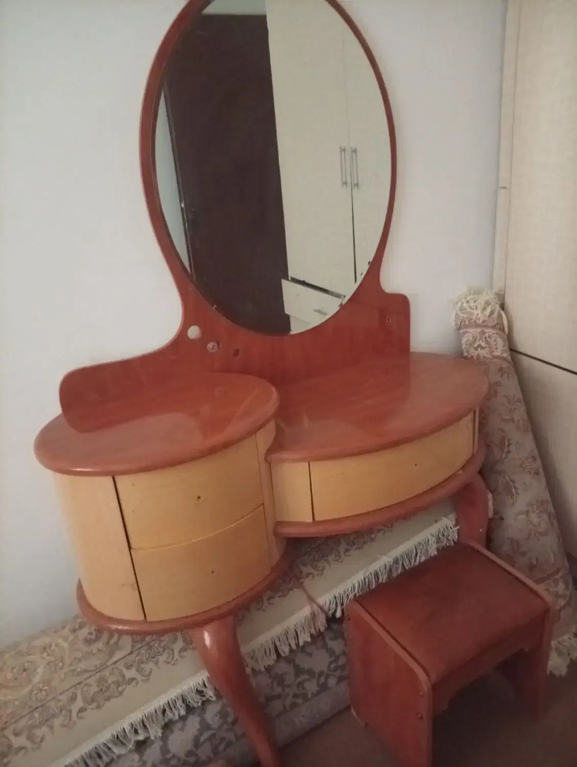 دو عدد پاتختی و میز آرایشی|تخت و سرویس خواب|هشتگرد, شهرک المهدی|دیوار