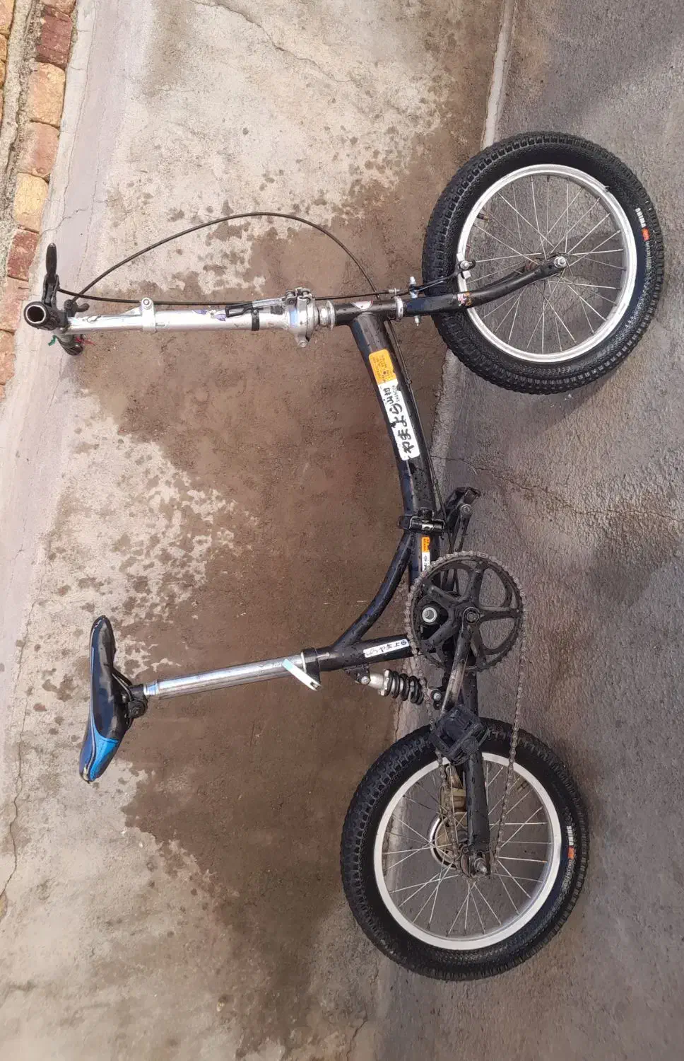 چرخ|دوچرخه، اسکیت، اسکوتر|صحنه, |دیوار