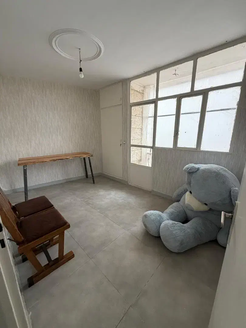 پیروزی تاجری ۵۰ مترباآسانسور