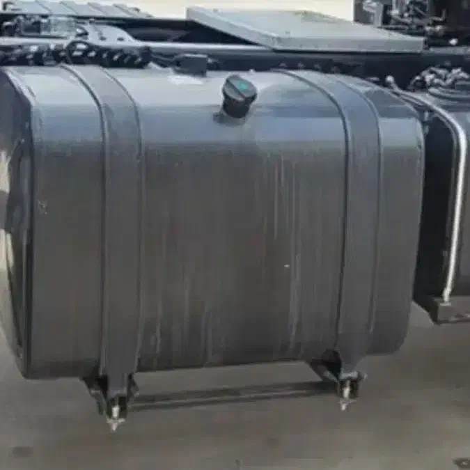 باک 300 لیتری فابریک کشنده دایون|قطعات یدکی و لوازم جانبی|کازرون, |دیوار