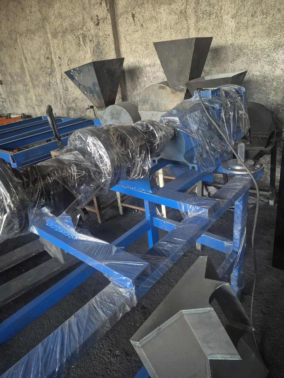 دستگاه تولید زغال و آسیاب|ماشین‌آلات صنعتی|ورامین, خیر آباد|دیوار