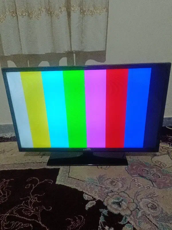 تلوزیون ۳۲ سامسونگ ال ای دی سالم شفاف|تلویزیون و پروژکتور|همدان, |دیوار