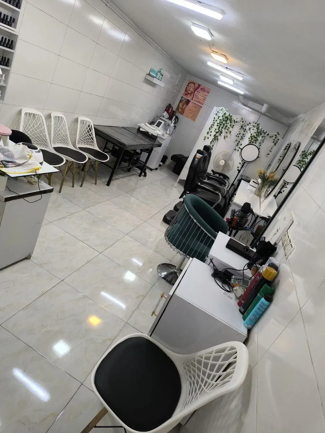 اجاره مغازه27متری در فرجام  به همراه سرویس بهداشتی|اجارهٔ مغازه و غرفه|رشت, کوی فرهنگیان|دیوار