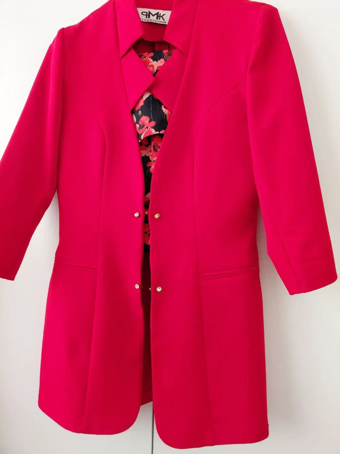 لباس در حد نو|لباس|قم, ولیعصر|دیوار