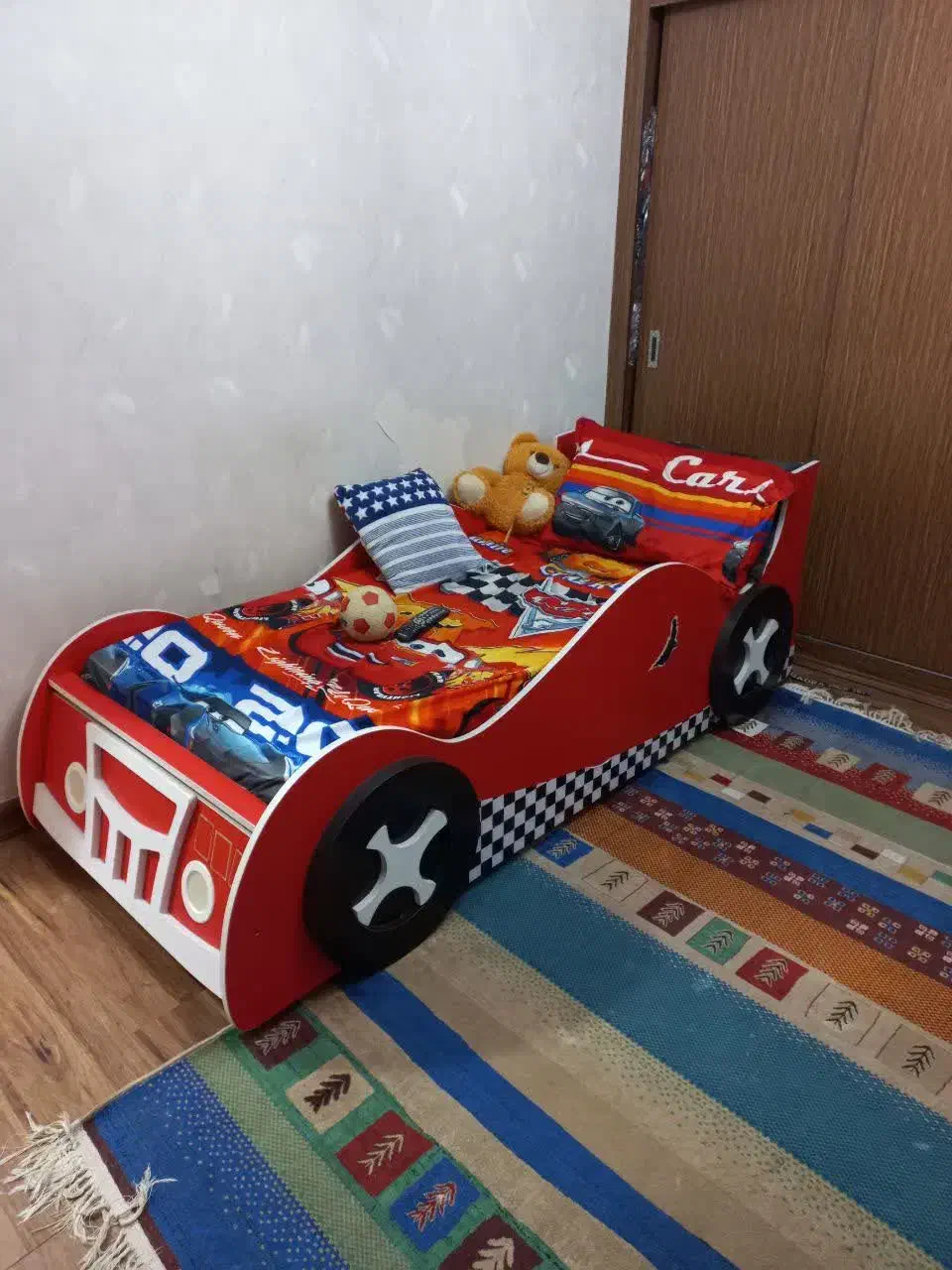 تخت جوان و کودک همراه با کتابخانه پاتختی|تخت و سرویس خواب|رشت, آزادگان|دیوار