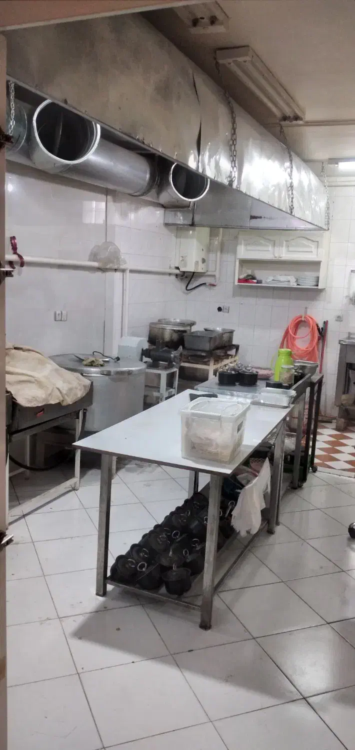 نیازمند سراشپز حرفه ای و متعهد (با امکان شراکت )|استخدام خدمات فروشگاه و رستوران|محمدیه-قزوین, |دیوار