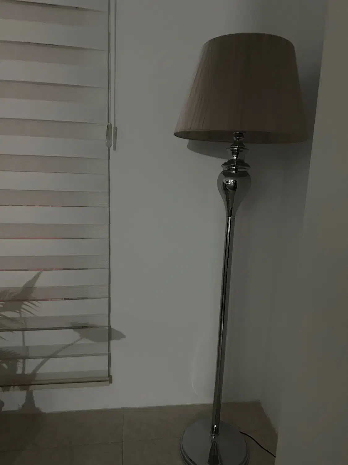 آباژور پایه بلند|چراغ خواب و آباژور|قم, شهرک فاطمیه|دیوار