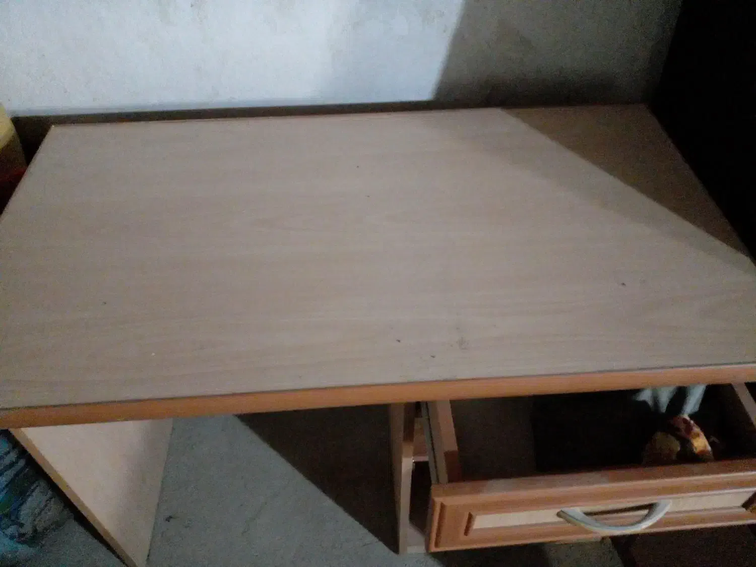 میز تحریر|میز تحریر و کامپیوتر|بهار, |دیوار