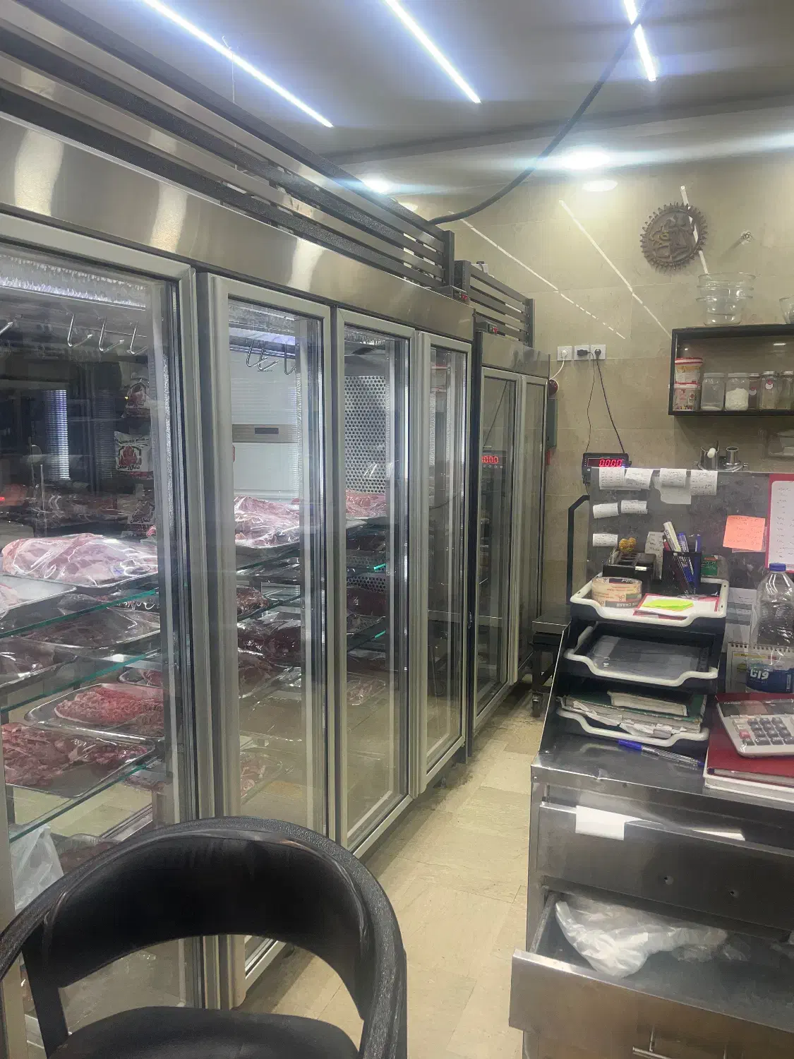 مرغ کار خانم کار در مرغ فروشی|استخدام خدمات فروشگاه و رستوران|کرج, کوی کارمندان شمالی|دیوار