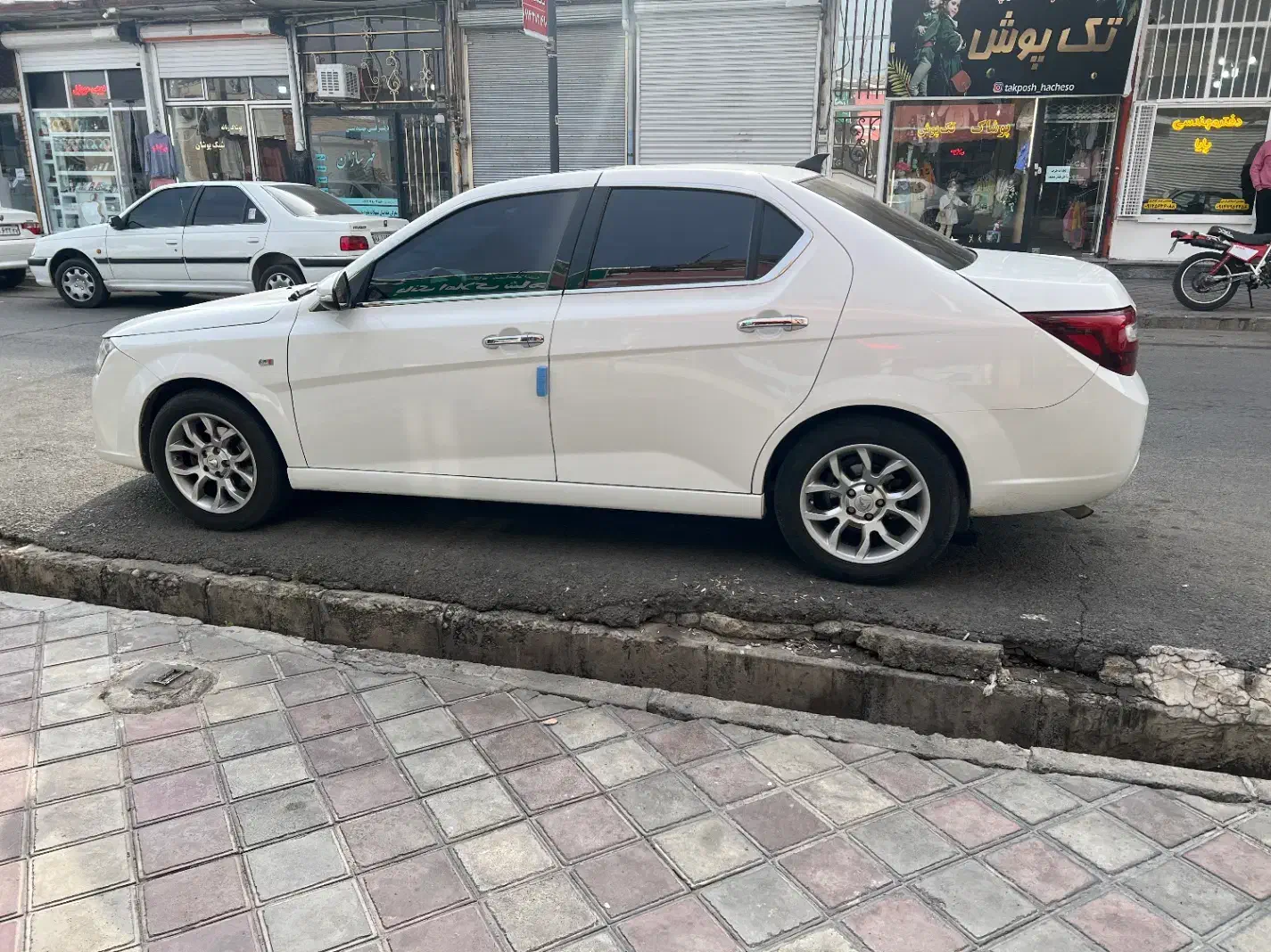 دنا پلاس اتومات ۱۴۰۱ بدون رنگ|خودرو سواری و وانت|شاهین دژ, |دیوار