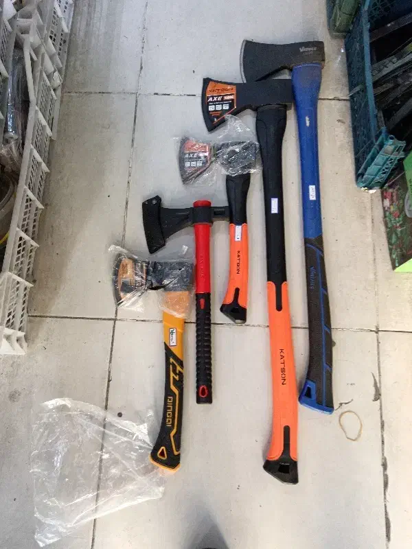 تبر چوب، طبیعت گردی|ابزارآلات|رشت, سعدی (تختی)|دیوار