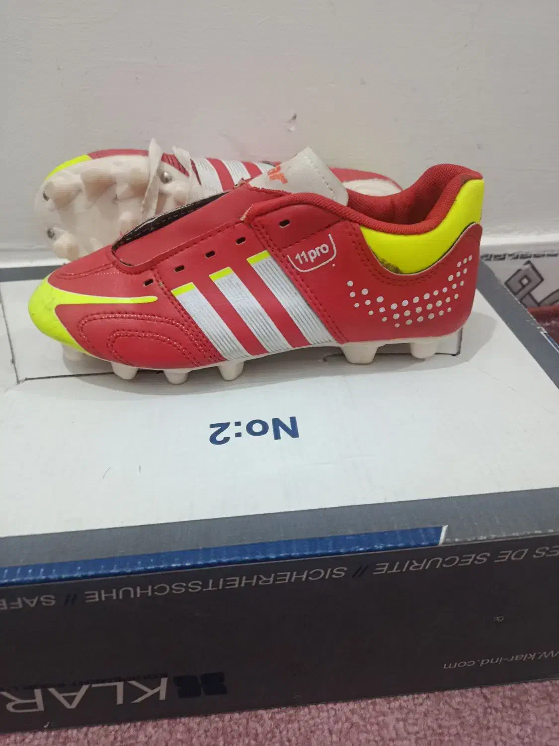 سه جفت استوک فوتبالی کم کار سالم وتمیز|تجهیزات ورزشی|بروجرد, |دیوار