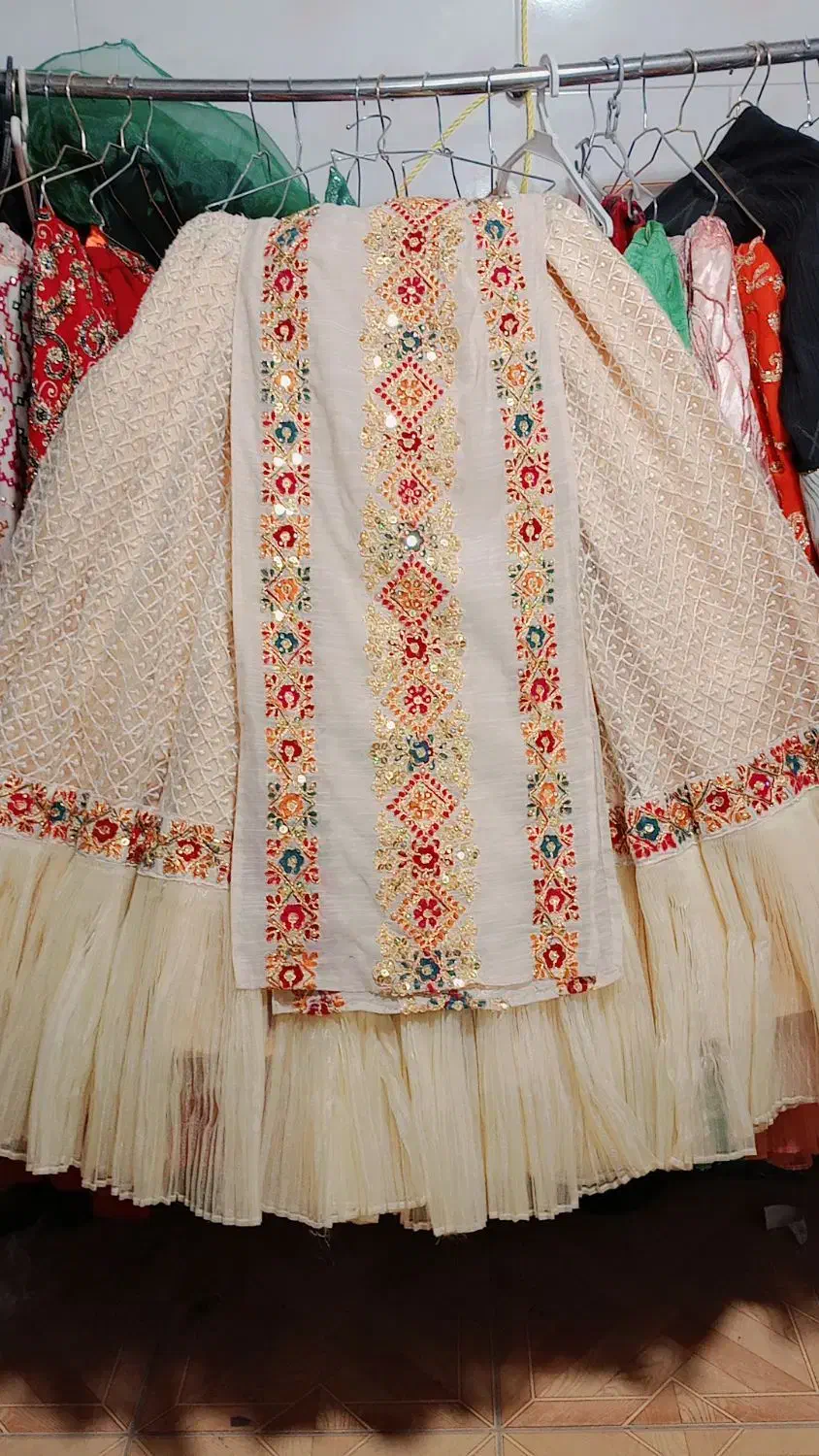 لباس محلی|لباس|مرودشت, ژیان|دیوار