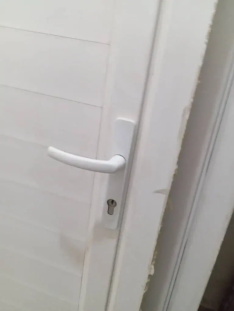 دوعدد درب و یک عدد پنجره پی وی سی|حراج|مشهد, کارمندان دوم|دیوار