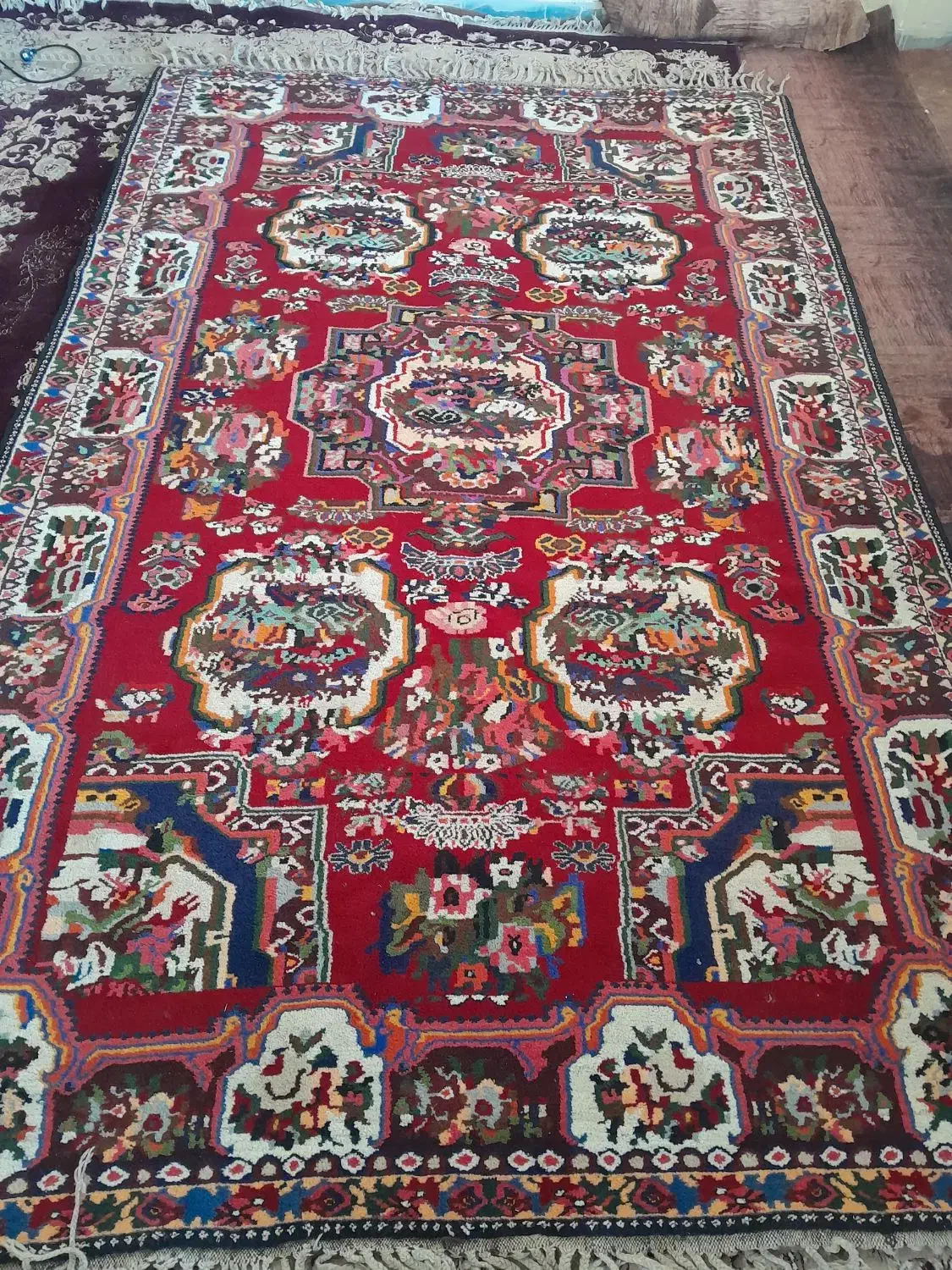 قالی دستباف ۲در۳وذره ونیم|فرش|بروجن, |دیوار