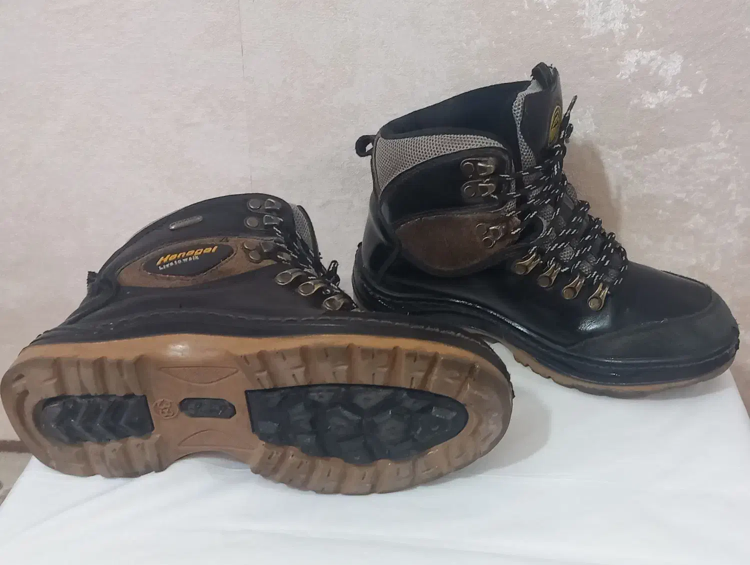 نیم بوت پسرانه هاناگل|کیف، کفش، کمربند|شیراز, ملاصدرا|دیوار