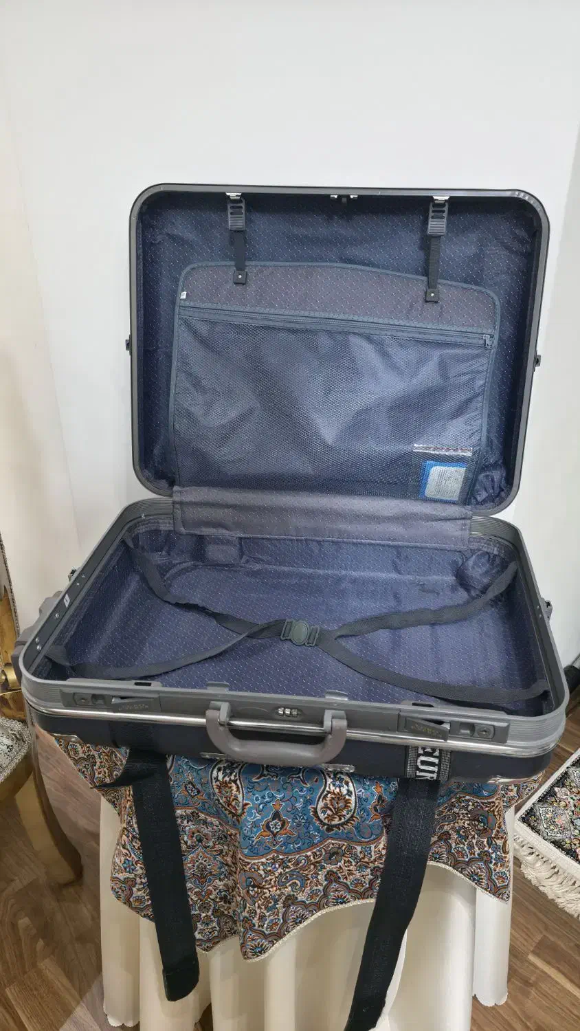 چمدان|کیف، کفش، کمربند|ساری, |دیوار